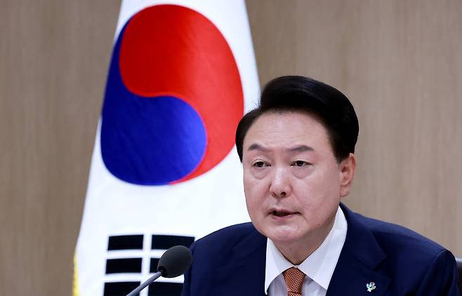 윤석열 대통령이 6월18일 서울 용산 대통령실 청사에서 열린 국무회의에서 모두 발언을 하고 있다. ⓒ연합뉴스