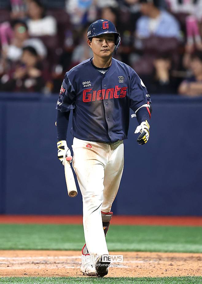 ▲ 롯데는 지난 3월 LG와 트레이드를 성사했고 내야수 손호영을 영입했다. ⓒ곽혜미 기자