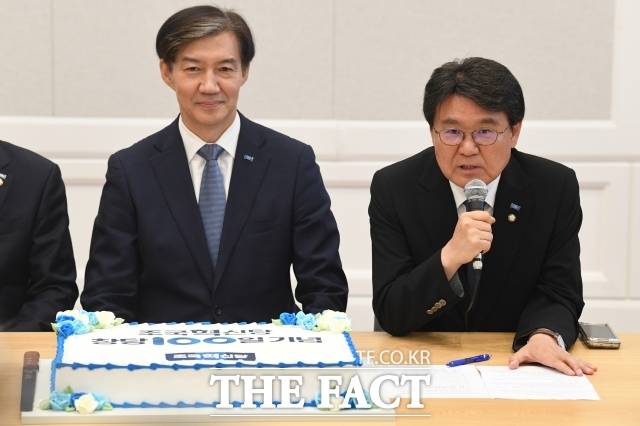 황운하 조국혁신당 원내대표(오른쪽)는 21일 국회 본청 최고위원회의 모두발언에서 "한동훈 전 국민의힘 비상대책위원장 딸의 의혹 사건들을 재수사하지 않는다고 결정한 서울경찰청 수사심의위원회의 어리석은 결정은 한동훈 특검이 왜 필요한지를 국민에게 뚜렷이 각인시켰다"고 강조했다. /남윤호 기자