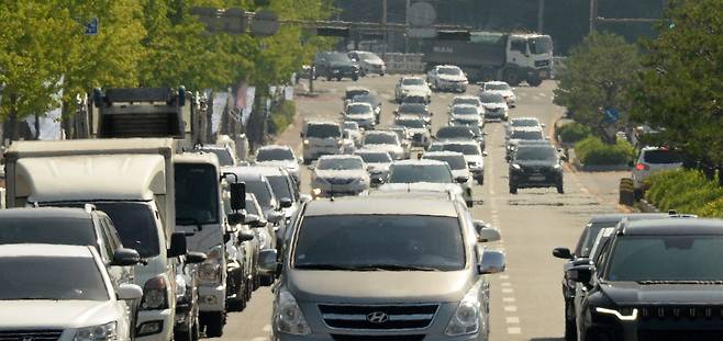 지난달 23일 전북 전주시 백제대로에 차량들이 지나고 있다. 기사 내용과 무관한 사진. /뉴시스