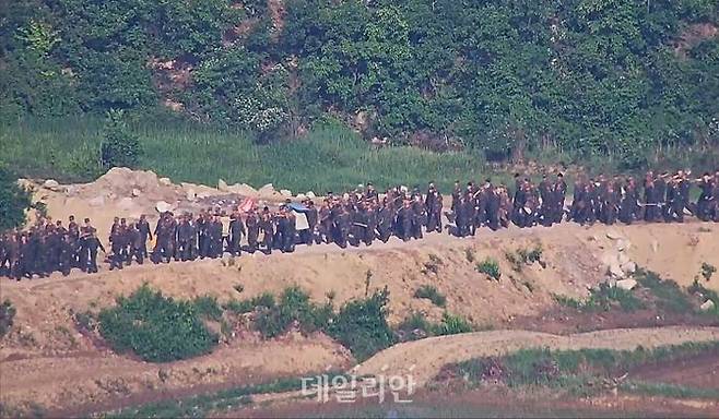 북한군이 전방 지역에 대규모 병력을 투입하고 있는 모습(자료사진) ⓒ합동참모본부