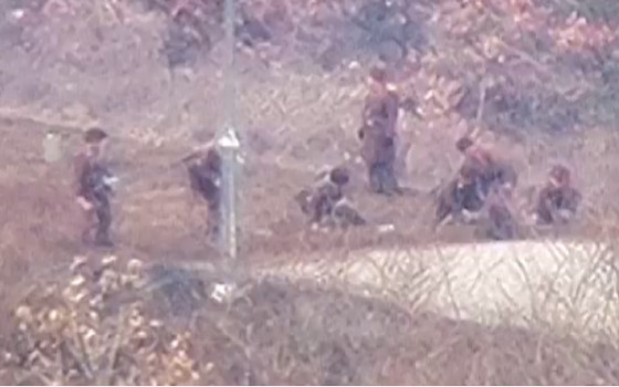 North Korean soldiers plant landmines in the inter-Korean border areas. The photo is provided by the South Korea’s Joint Chiefs of Staff. [JOINT CHIEFS OF STAFF]