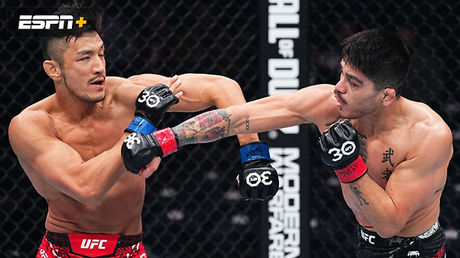 강경호(왼쪽), 존 카스타녜다. 사진=ESPN+ UFC 영상 섬네일