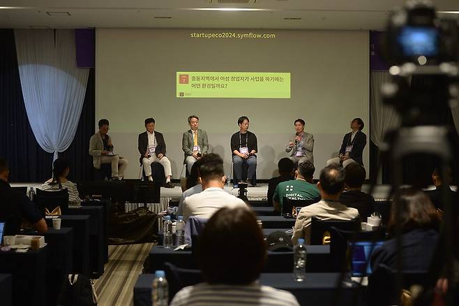 (좌측부터) 20일 전남 여수에서 스타트업얼라이언스 주최로 열린 '스타트업 생태계 컨퍼런스 2024′ 에 참석한 강동석 DWT 파트너스 대표, 박영훈 디캠프 대표, 한태식 LG경영연구원 경제정책 부문 연구위원, 이경훈 글로벌브레인 대표, 신유근 쇼룩파트너스 대표, 원대로 윌트 벤처 빌더 대표 /사진제공=스타트업얼라이언스