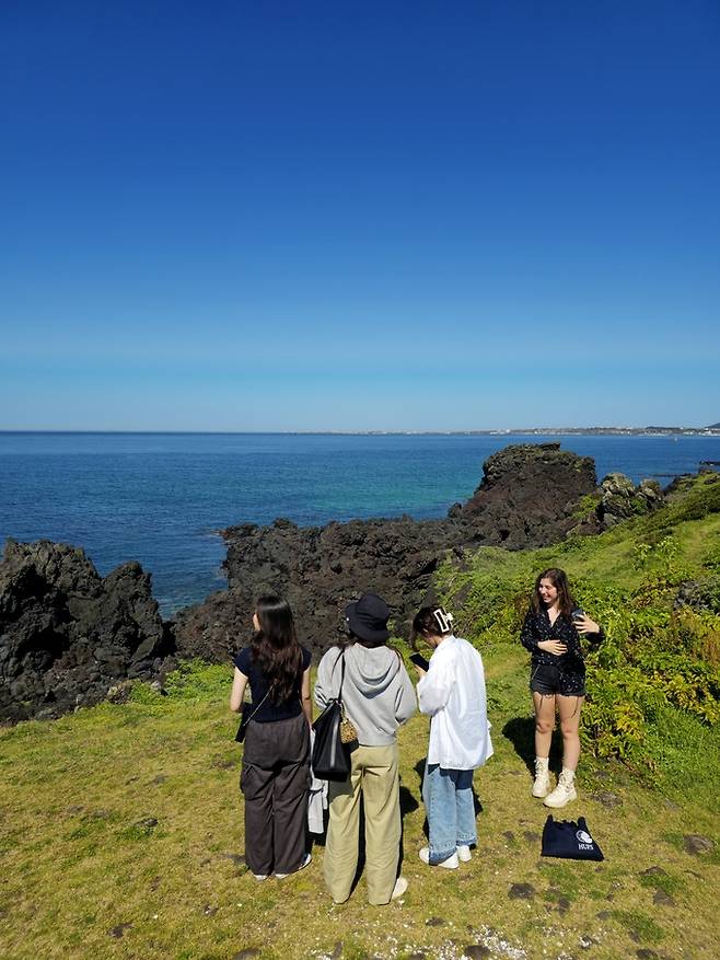 고망난 돌 전망대.