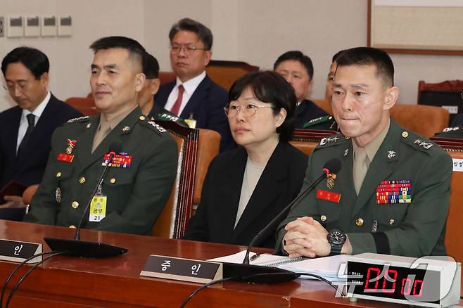 임성근 전 해병대 1사단장(오른족부터)과 유재은 국방부 법무관리관, 박정훈 전 해병대 수사산장이 21일 오전 서울 여의도 국회에서 열린 법제사법위원회 전체회의 순직 해병 수사 방해 및 사건 은폐 등의 진상규명을 위한 특별검사의 임명 등에 관한 법률안 관련 입법청문회에 증인으로 출석해 의원 질의를 듣고 있다. 2024.6.21/뉴스1 ⓒ News1 이광호 기자