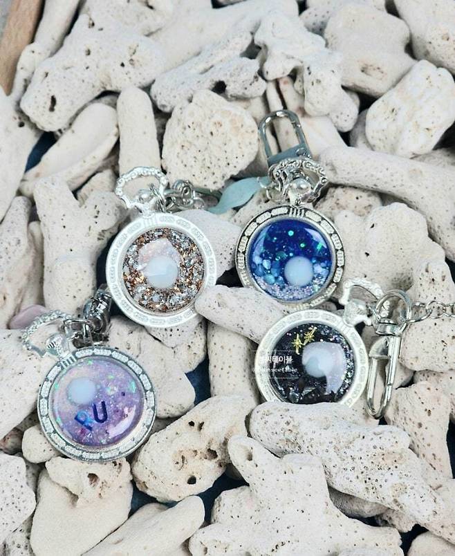 반려동물의 유골을 넣은 키링. 봄씨테이블공방 제공