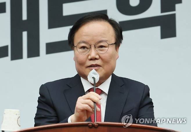 (서울=연합뉴스) 이정훈 기자 = 국민의힘 김재원 최고위원이 10일 오전 국회에서 열린 정책 의원총회에서 인사말을 하고 있다. 2023.3.10 uwg806@yna.co.kr 연합뉴스