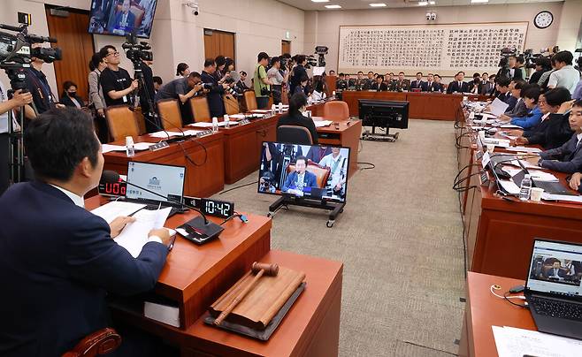 지난 21일 오전 국민의힘 위원들이 불참한 가운데 국회 법제사법위원회에서 '순직 해병 진상규명 방해 및 사건은폐 등의 진상규명을 위한 특별검사 임명법'(채상병특검법)에 대한 입법청문회가 열리고 있다. ⓒ 연합뉴스