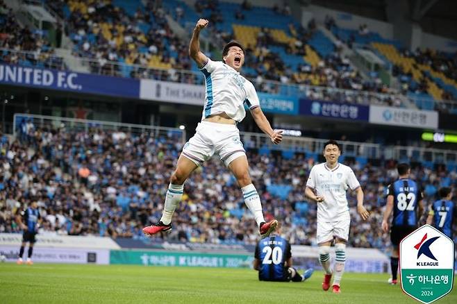 인천 상대로 멀티골을 기록한 포항 이호재. ⓒ 한국프로축구연맹