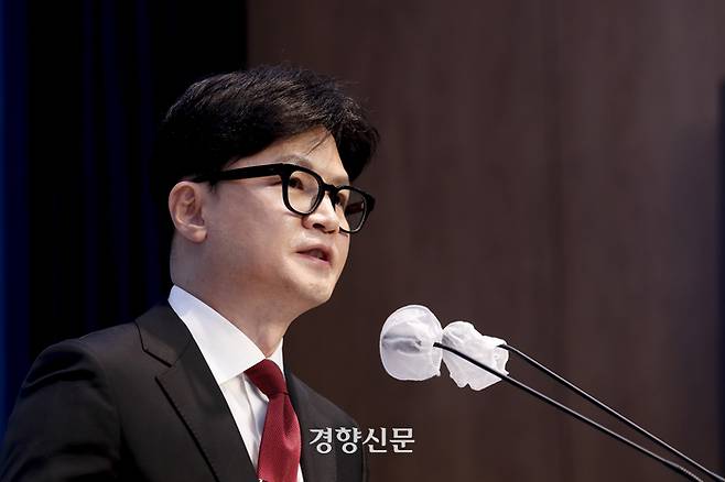 한동훈 국민의힘 전 비상대책위원장이 23일 국회 소통관에서 국민의힘 당대표 출마 선언 기자회견을 열고 있다. 2024.06.23 문재원 기자