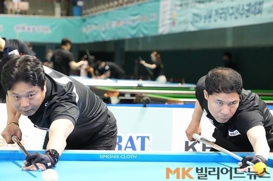 결승전에서 뱅킹하고 있는 서창훈(왼쪽)과 허정한.