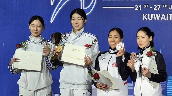 동메달 획득한 송세라(오른쪽부터)와 강영미