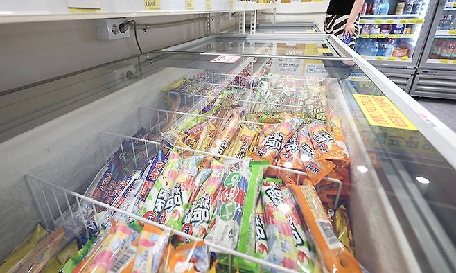 23일 서울 시내 한 아이스크림 판매점에 아이스크림이 진열돼 있다. 연합뉴스