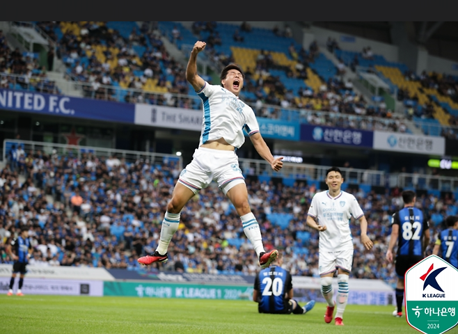 포항 이호재가 23일 인천전에서 골을 넣고 포효하고 있다. 한국프로축구연맹 제공