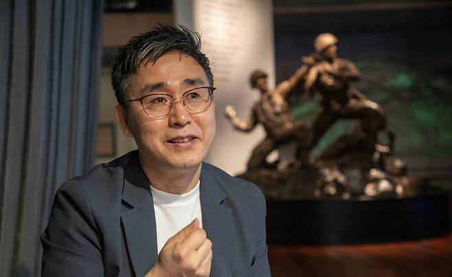 김덕영 감독은 '김일성의 아이들' 전반에 흐르는 테마곡 ‘나의 살던 고향은’은 “캐나다 교민이 해금으로 연주한 곡”이라고 말했다. /조인원 기자