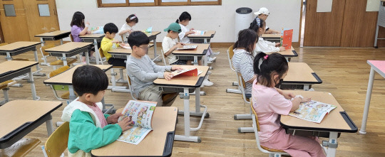 아산북수초 늘봄연계교실 '독서놀이' 시간에 학생들이 독서를 하고 있다. 충남교육청 제공.