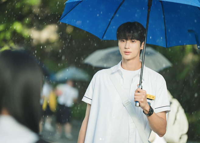 [사진출처 = 배우 겸 모델 변우석 인스타그램]