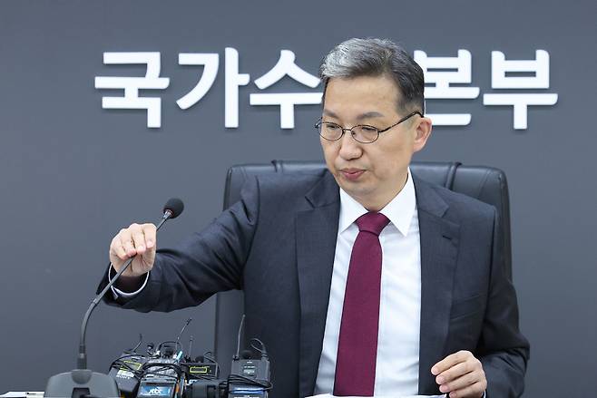 우종수 경찰청 국가수사본부장이 2023년 4월20일 오전 서울 서대문구 국수본에서 열린 전세사기 관련 국수본부장-전국 시·도청 수사부장 화상회의에 참석해 발언을 준비하고 있다. ⓒ연합뉴스