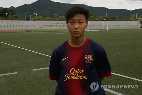 잉글랜드 챔피언십 블랙번 로버스는 3부리그인 리그1으로 강등당한 버밍엄 시티 미드필더 백승호를 주시 중이다. 이에 영국 매체 인사이드 풋볼은 한국 국가대표인 백승호가 3부에서 뛰는 건 큰 손해라며 백승호의 재능을 인정했다. 연합뉴스