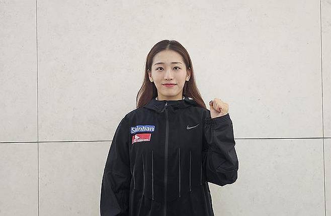 비걸 전지예, 퀄리파이어 시리즈 2차 대회 출전 (영종도=연합뉴스) 설하은 기자 = 비걸 전지예(Freshbella·서울시청)가 2024 파리 올림픽 브레이킹 최종 예선전인 올림픽 퀄리파이어 시리즈(OQS) 2차 대회 출전을 위해 19일 오전 인천국제공항에서 출국 전 기념 촬영하고 있다. 2024.6.19 soruha@yna.co.kr