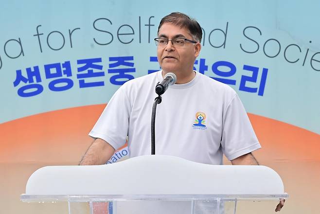 Indian Ambassador to Korea Amit Kumar, delivers remarks at 10th International Day of Yoga in Gangnam-gu, Seoul on Saturday. (Indian Embassy in Seoul)