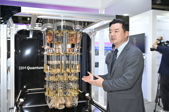 Pyo Chang-hee, head of quantum enterprise global sales for IBM's Asia-Pacific region, introduces the full-scale model of the IBM Quantum System One at a briefing in Goyang, Gyeonggi, on Tuesday. [IBM]