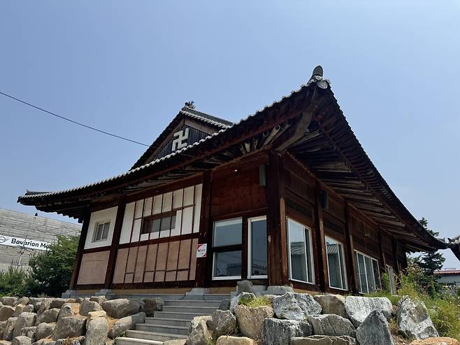 경기도 고양시 일산동구 식사동에 위치한 한 사찰이 경매로 나왔다. [박로명 기자]