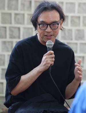 싱가포르 작가 호추니엔. /연합뉴스