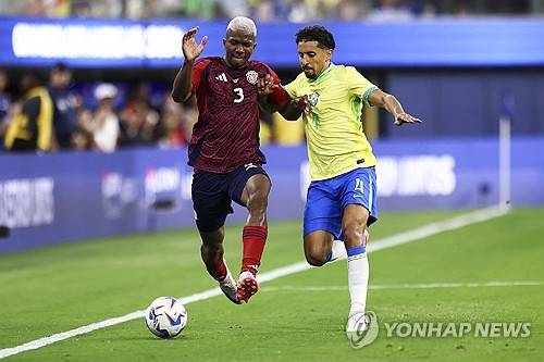 지난해 2026 북중미 월드컵 남미예선 3~6차전에서 1무 3패로 부진해 망신을 당했던 브라질이 2022 카타르 월드컵 뒤 처음 열린 코파 아메리카 첫 경기에서 한 수 아래로 여겨진 북중미 코스타리카와 0-0으로 비겼다. 브라질은 슈팅 19개를 퍼붓고도 유효슈팅 3개에 그치는 등 골결정력 빈약으로 또 한 번 망신을 당했다. 연합뉴스