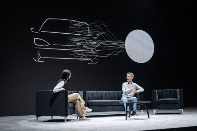 송창현 현대차·기아 SDV본부장 사장 겸 포티투닷 대표가 올 1월 8일(현지시간) 미국 라스베이거스에서 열린 현대차 미디어데이 행사에서 발표하고 있다. (사진=현대차·기아)