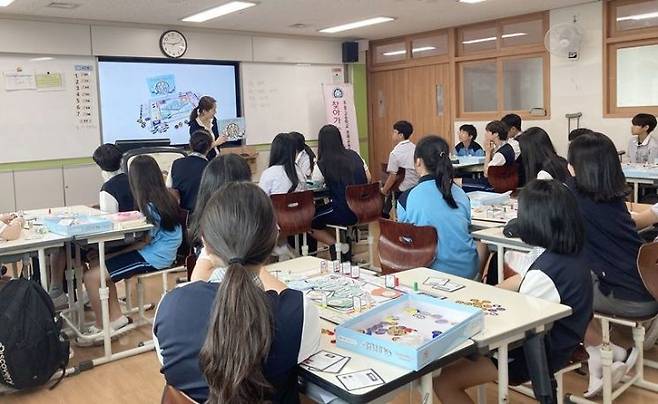 국립목포대 전남지역경제교육센터가 나주빛가람중학교 1학년 학생들을 상대로 찾아가는 경제교실을 진행 했다. [사진제공=목포대학교]