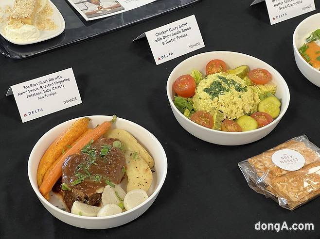 델타항공 기내식. 지상에서 먹으면 레스토랑 음식과 다를 바가 없다.