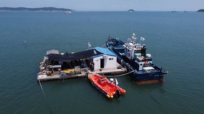 전북 고군산도 해역 국립해양유산연구소 수중유산조사단 잠수통제실 전경. /국가유산청 제공