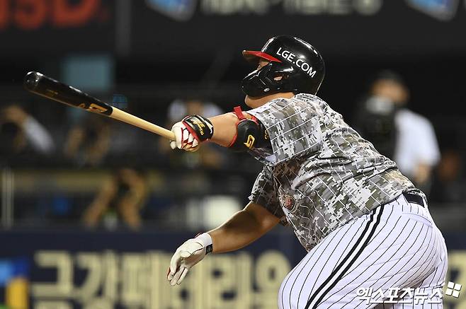 LG 포수 김범석은 26일 잠실구장에서 열린 '2024 신한 SOL Bank KBO 리그' 삼성과 주중 3연전 두 번째 맞대결에서 6번타자 1루수로 선발 출전했다. 이날 7회말 희생플라이 타점은 물론, 9회말 끝내기 승리에 힘을 보탰다. 잠실, 박지영 기자