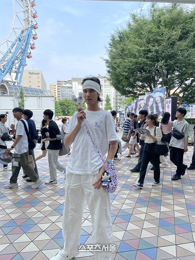 26일 뉴진스 도쿄돔 팬미팅 ‘버니즈 캠프’ 현장에서 만난 독일팬 아르노(20). 사진 | 정하은 기자