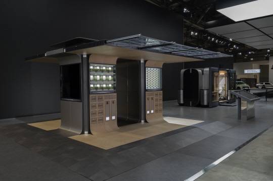 2024 부산모빌리티쇼 현대차관에 전시된 공공 모빌리티 콘셉트 '스페이스 파빌리온'과 '스페이스 모빌리티'. 현대자동차 제공