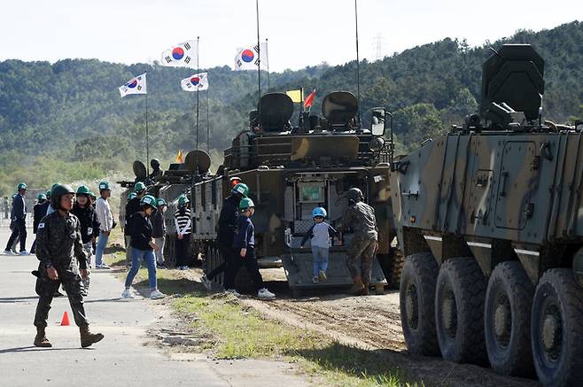 [계룡=뉴시스]지난해 계룡군문화축제(군장비타기 체험) 2024. 06. 27  *재판매 및 DB 금지