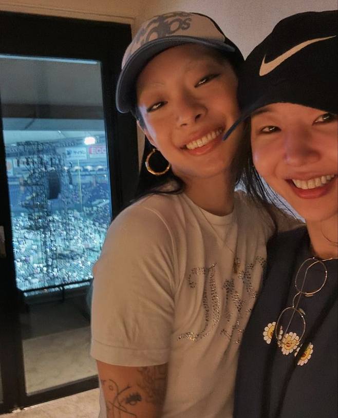 [서울=뉴시스] 리나 사와야마(왼쪽), 민희진. (사진=민희진 인스타그램 캡처) 2024.06.27. photo@newsis.com *재판매 및 DB 금지