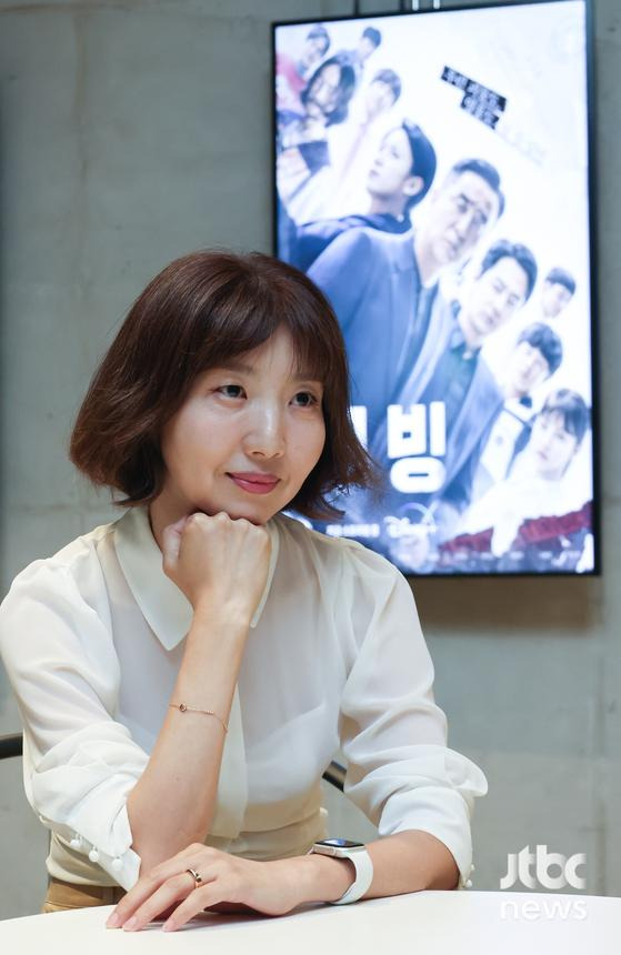 '제60회 백상예술대상'에서 TV 부문 대상을 수상한 강풀 작가, 박인제 감독, 함진 프로듀서가 21일 오후 서울 강남구 논현동 NEW 사옥에서 수상 인터뷰를 갖고 있다. 김현우 엔터뉴스팀 기자 kim.hyunwoo3@jtbc.co.kr (콘텐트비즈니스본부)