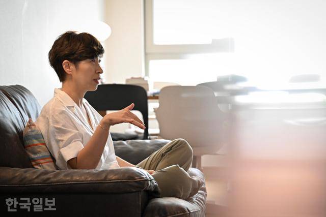 그에게 영화 ‘싸이보그지만 괜찮아’는 잊으려야 잊을 수 없는 실패의 기억이다. 정다빈 기자