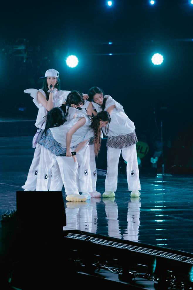 뉴진스는 데뷔 1년 11개월 만에 도쿄돔에 입성했다는 기록을 세웠다. 어도어 제공