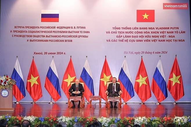 지난 6월 20일 또 람 베트남 국가 주석(오른쪽)과 푸틴 러시아 대통령이 환영 대회에 나란히 참석해 있다. / Vietnamtimes