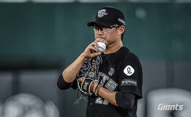 롯데 자이언츠 투수 박세웅이 27일 부산 사직야구장에서 열린 2024 신한 SOL Bank KBO리그 KIA 타이거즈와의 팀 간 11차전에 선발등판, 6이닝 5피안타 4볼넷 4탈삼진 1실점을 기록하며 팀의 11-2 대승을 견인했다. 사진 롯데 자이언츠