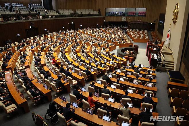 [서울=뉴시스] 고승민 기자 = 우원식 국회의장이 27일 오후 서울 여의도 국회에서 열린 제415회국회(임시회) 제3차 본회의를 주재하고 있다. 2024.06.27. kkssmm99@newsis.com