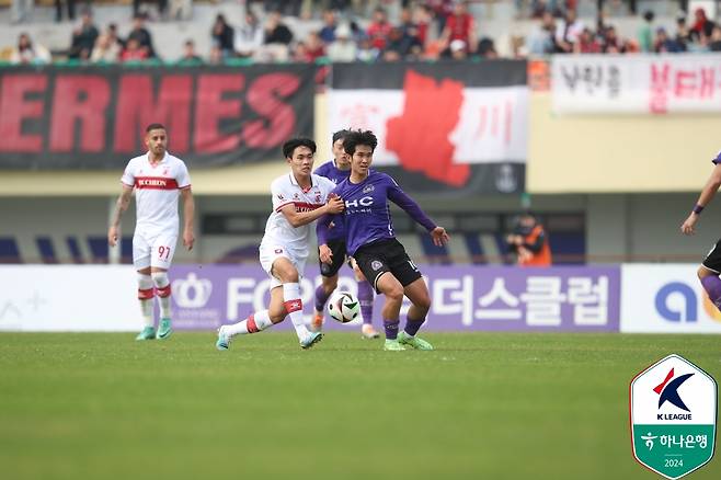 최규현이 볼을 지켜내는 모습. / 사진=한국프로축구연맹