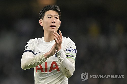 영국 축구 전문가로 알려진 키스 와이네스가 30일(한국시간) 영국 매체 풋볼 인사이더의 팟캐스트를 통해 손흥민과 토트넘 홋스퍼의 재계약이 지지부진하면서 사우디아라비아 이적 가능성을 다시 언급했다.   와이네스는 과거 2000년대 애스턴 빌라, 에버턴, 그리고 에버딘 회장을 맡았던 축구계에 굵직한 경력을 자랑하는 인물이다. 연합뉴스