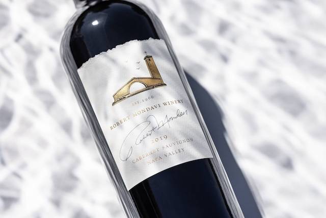 신세계엘앤비가 수입하는 '로버트 몬다비 나파밸리 카베르네 소비뇽'. / 사진=신세계엘앤비