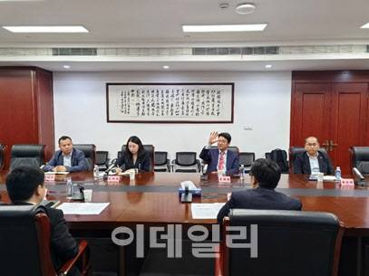 쿤산시정부-엘앤씨차이나 ‘민간 비영리 기업‘ 설립허가 관련 최종심사 미팅. (제공=엘앤씨바이오)