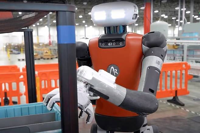 디지트는 기업 현장에서 실제 매출을 올리는 데 기여하는 첫 번째 휴머노이드 로봇이다. 어질리티 로보틱스 제공